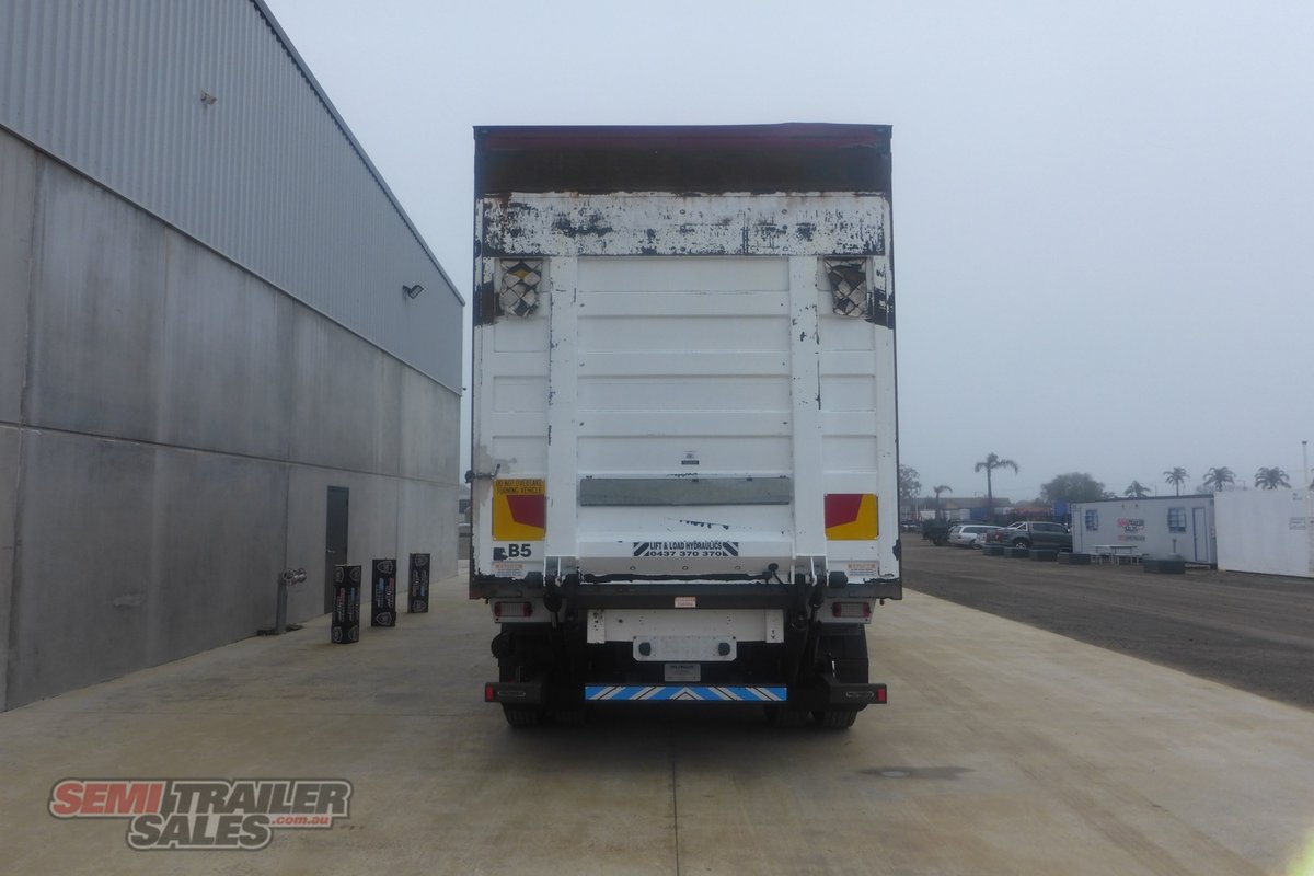 10/2006 VAWDREY 22 PALLET PANTECH WITH REAR TAILGATE