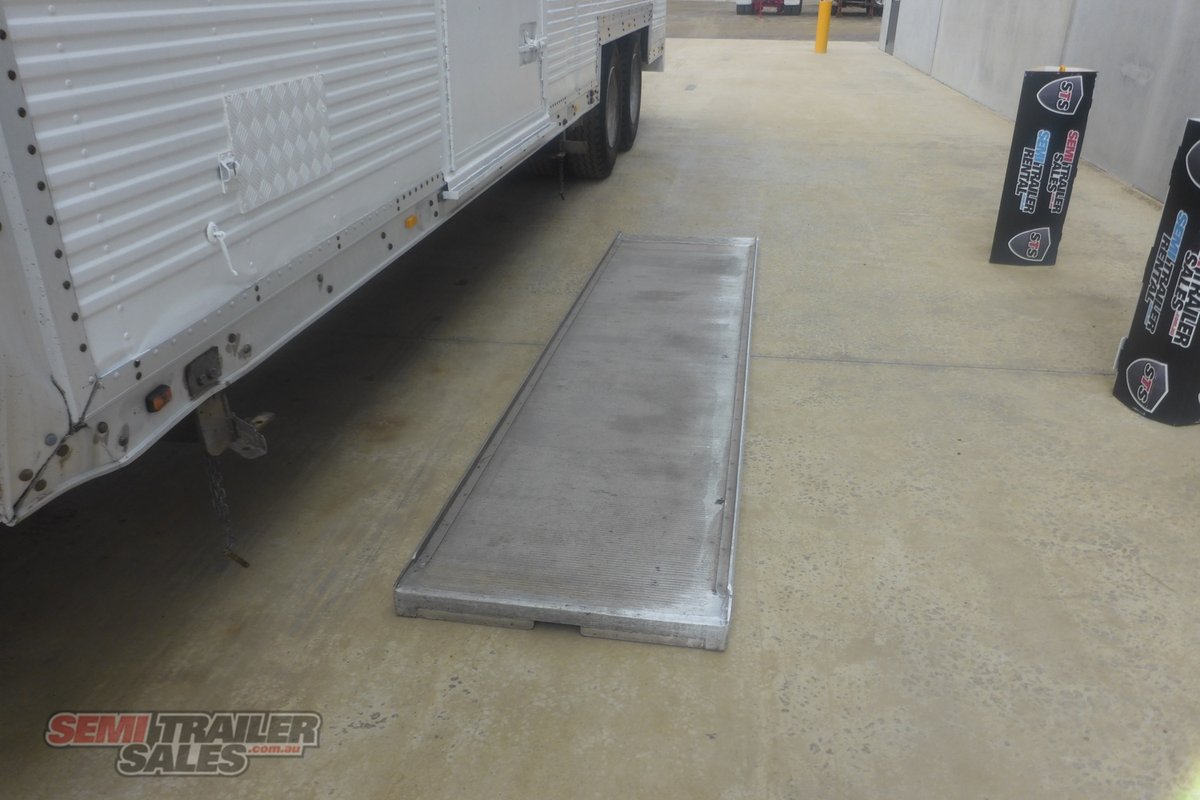 12/1989 LUCAR DROPDECK FURNITURE PANTECH
