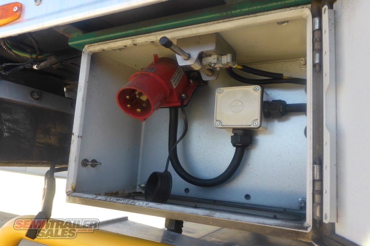 07/2015 MAXITRANS 16 PALLET REFRIGERATED PANTECH WITH TAILGATE LOADER