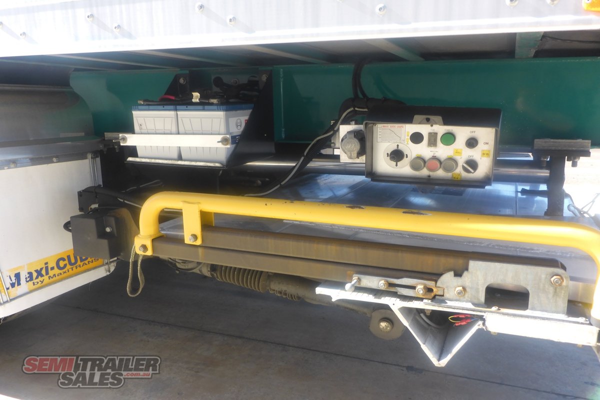07/2015 MAXITRANS 16 PALLET REFRIGERATED PANTECH WITH TAILGATE LOADER