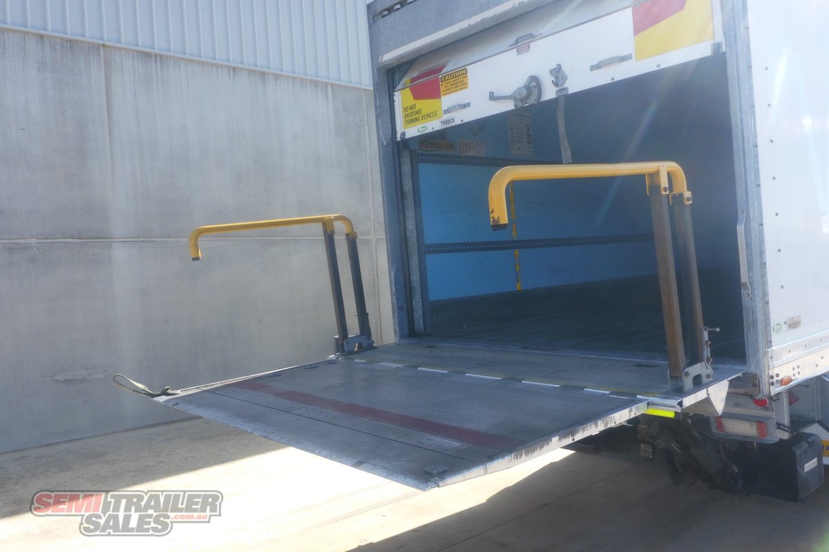 07/2015 MAXITRANS 16 PALLET REFRIGERATED PANTECH WITH TAILGATE LOADER