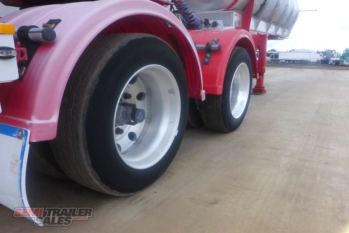 12/2001 TIEMAN 19M TANKER B DOUBLE SET