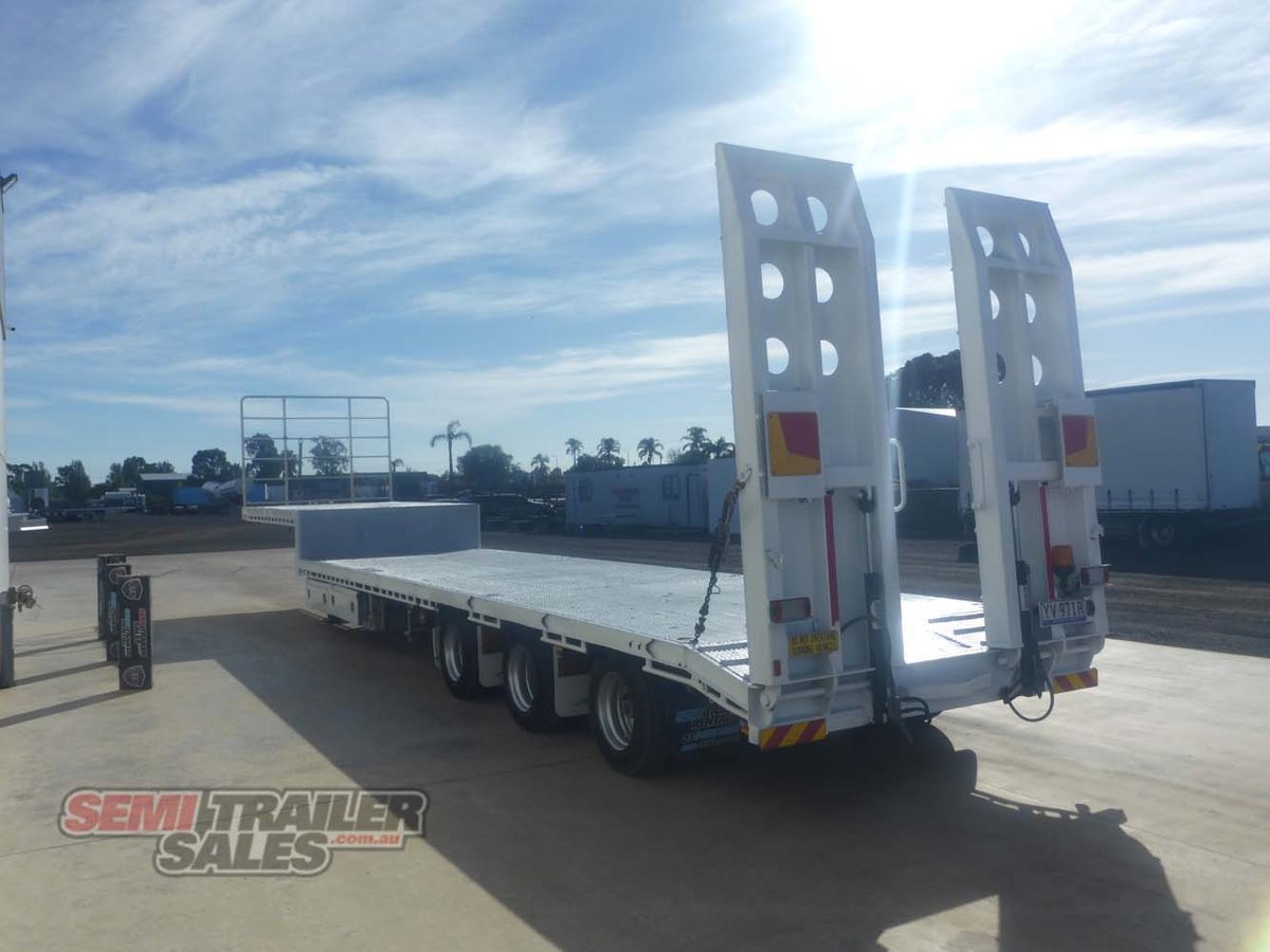 MAXITRANS DROP DECK TRAILER
