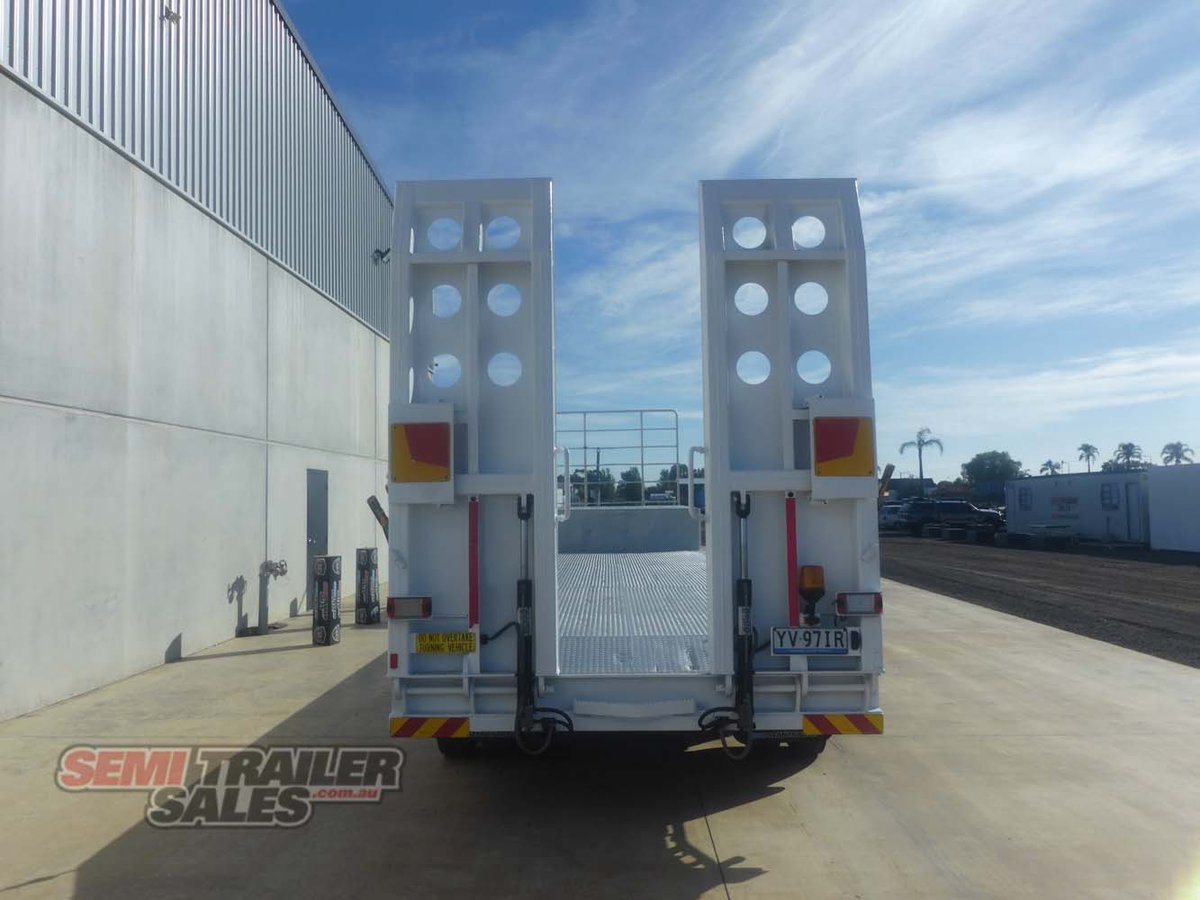 MAXITRANS DROP DECK TRAILER
