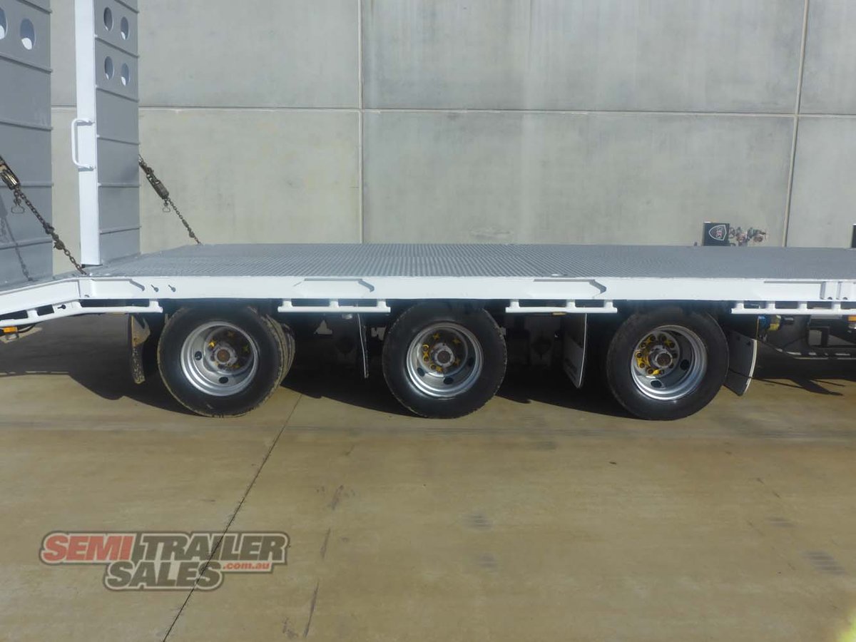 MAXITRANS DROP DECK TRAILER