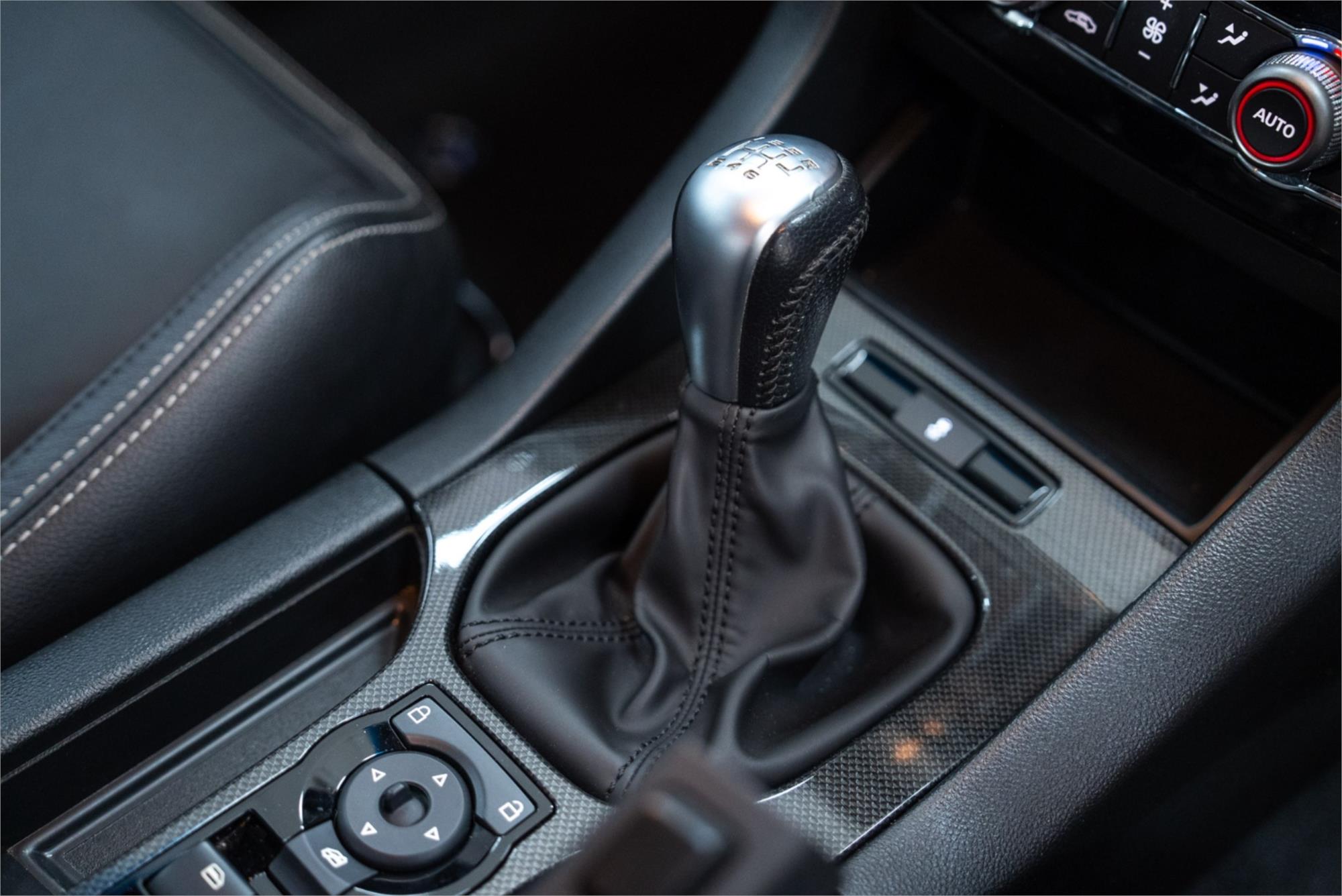 2011 HSV CLUBSPORT E3 MY12 R8 SV BLACK EDITION 6 SP MANUAL 4D SEDAN