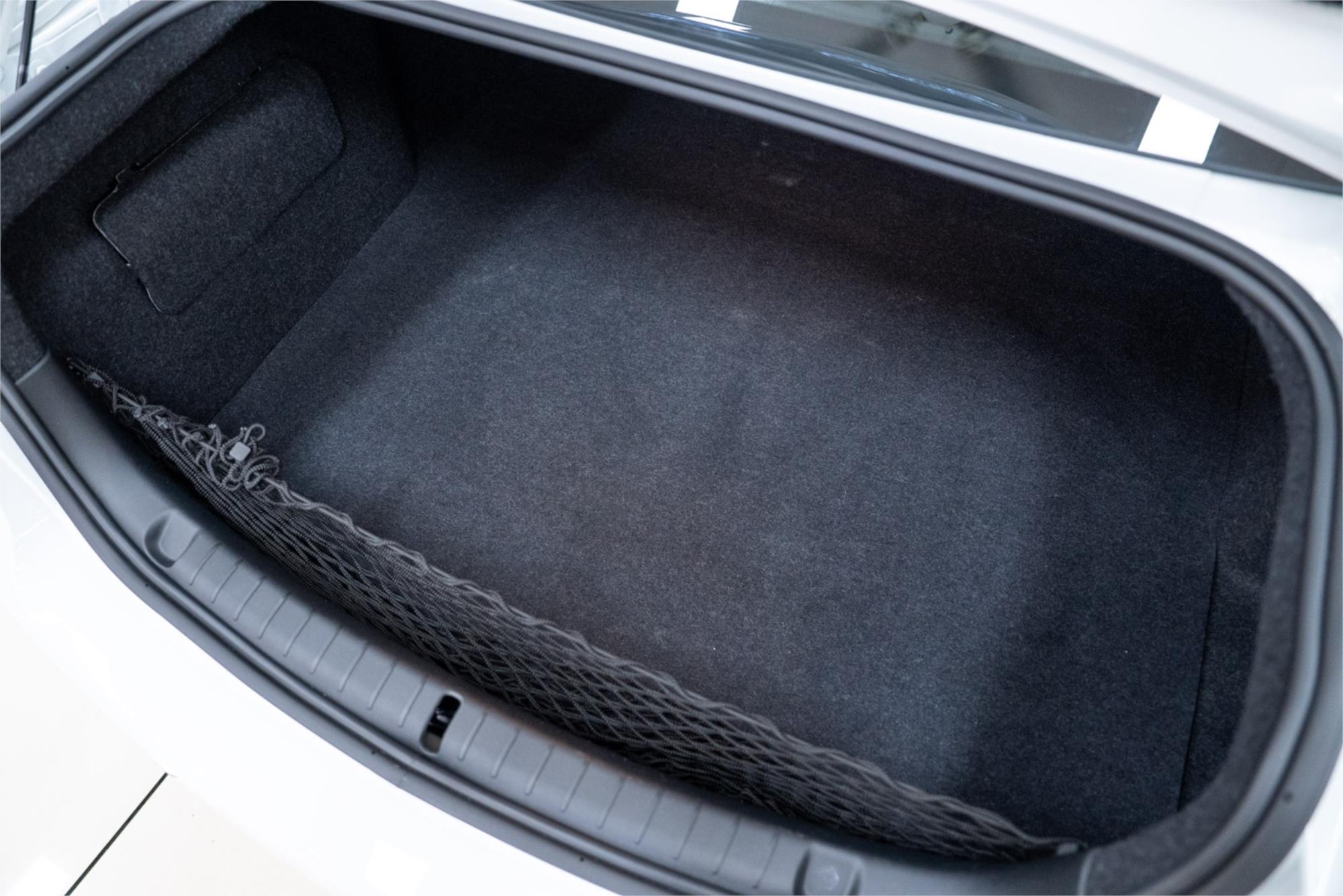 2011 HSV CLUBSPORT E3 MY12 R8 SV BLACK EDITION 6 SP MANUAL 4D SEDAN