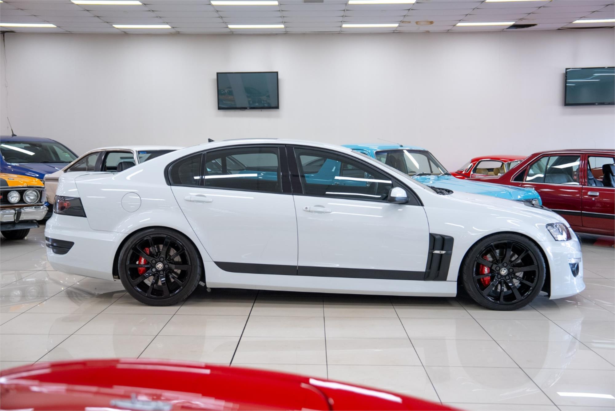 2011 HSV CLUBSPORT E3 MY12 R8 SV BLACK EDITION 6 SP MANUAL 4D SEDAN