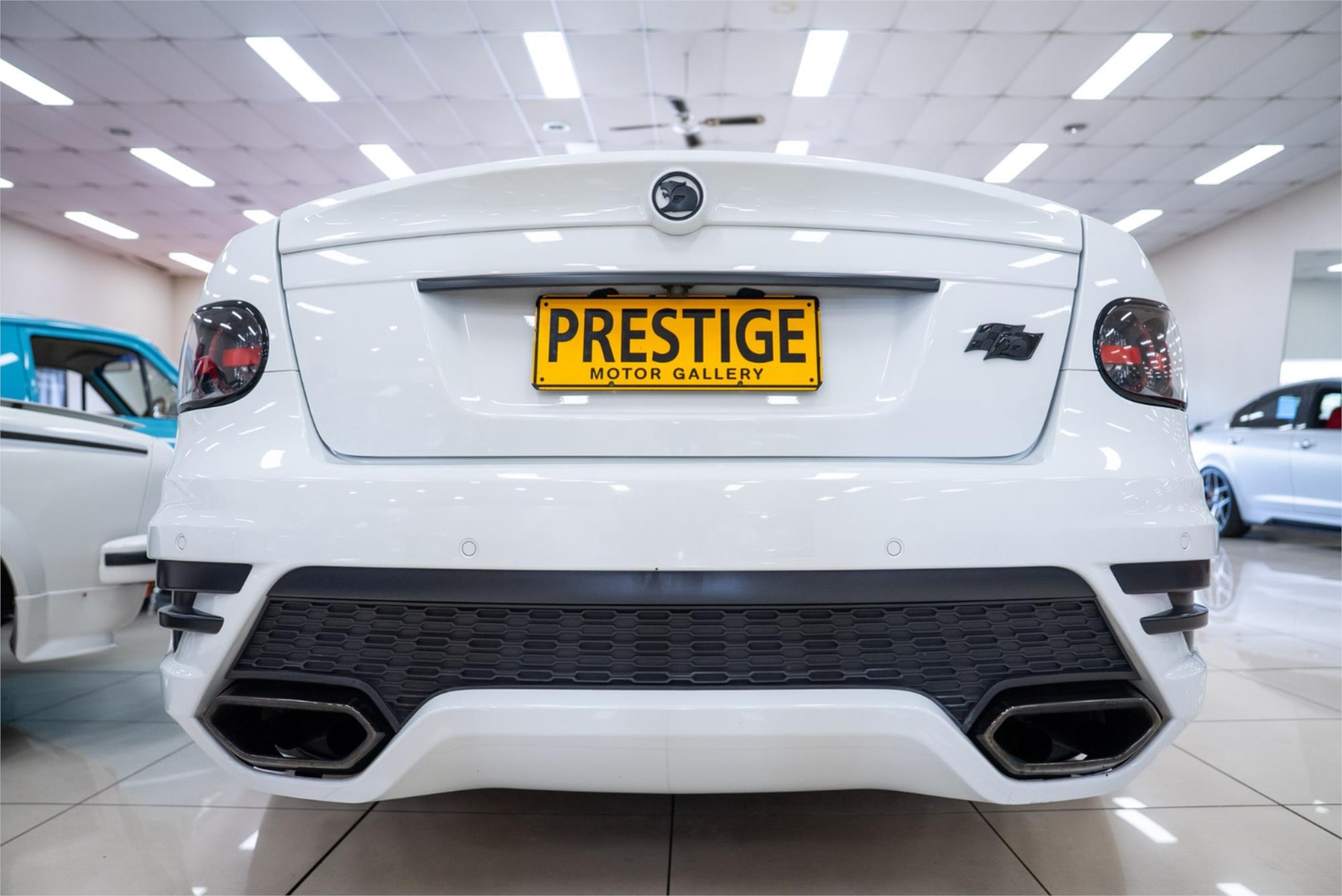 2011 HSV CLUBSPORT E3 MY12 R8 SV BLACK EDITION 6 SP MANUAL 4D SEDAN