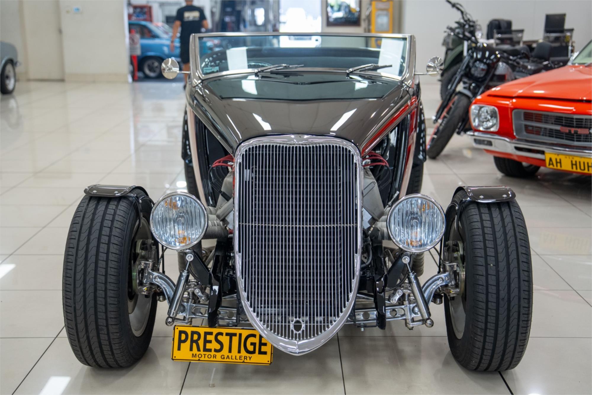 1933 FORD HOT ROD MANUAL 2D ROADSTER
