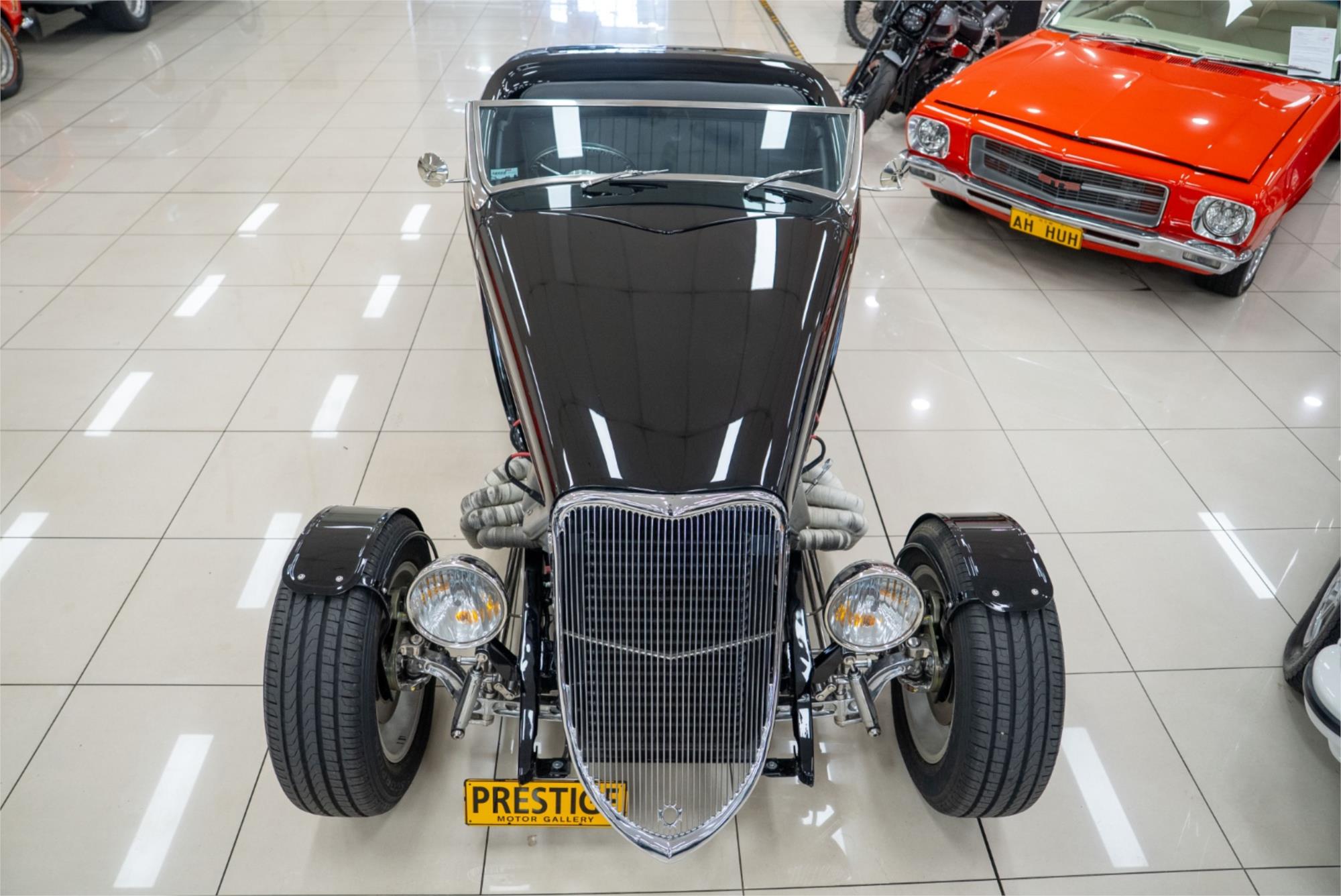 1933 FORD HOT ROD MANUAL 2D ROADSTER