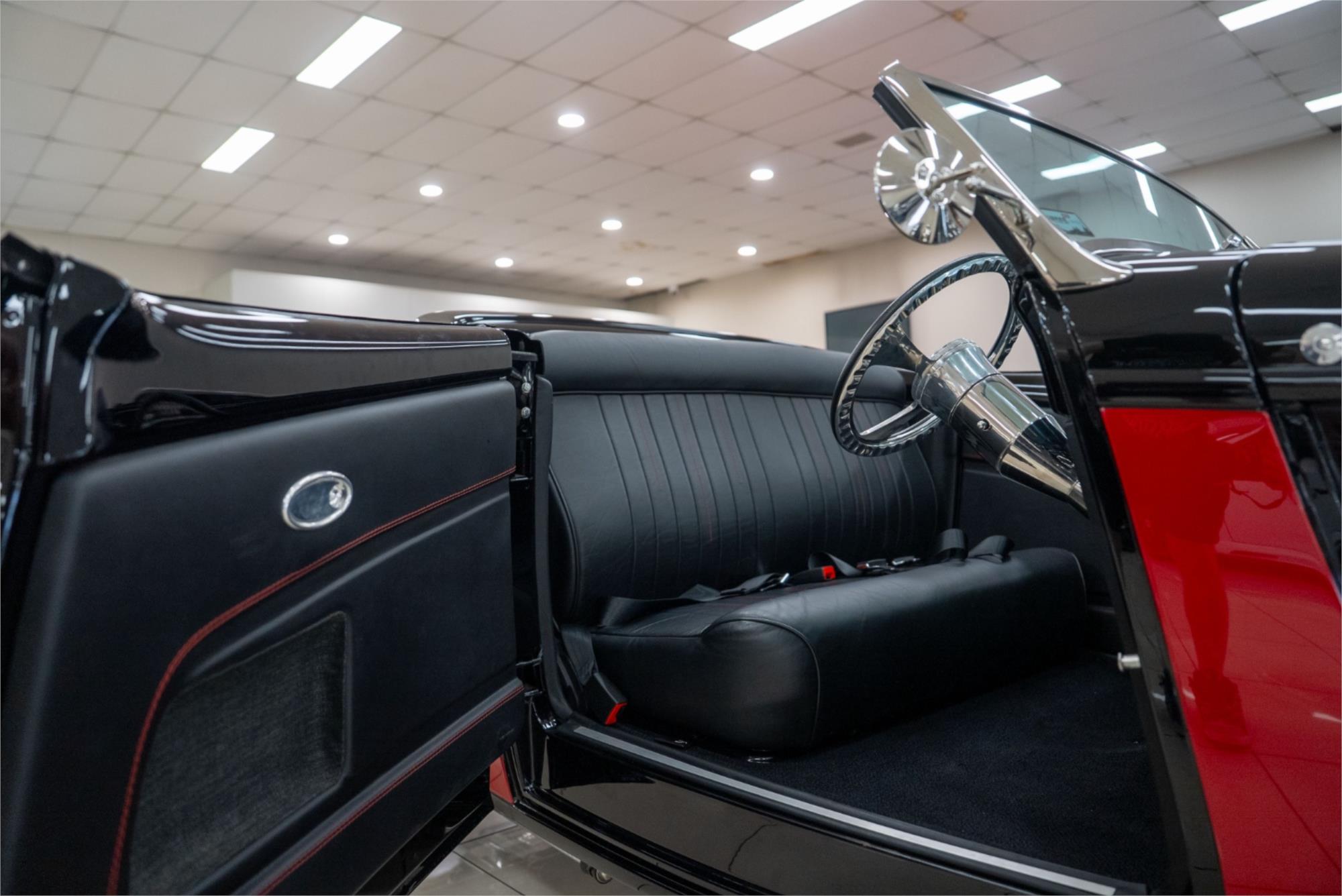 1933 FORD HOT ROD MANUAL 2D ROADSTER