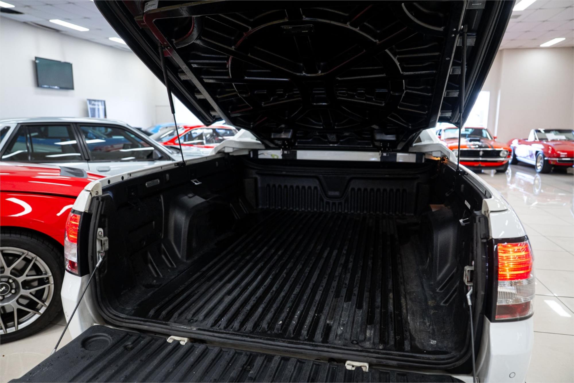 2016 HSV MALOO GEN-F2 R8 SV BLACK LS3 6 SP AUTO ACTIVE SELECT UTILITY