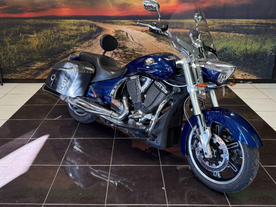 2011 VICTORY CROSS ROADS CRUISER