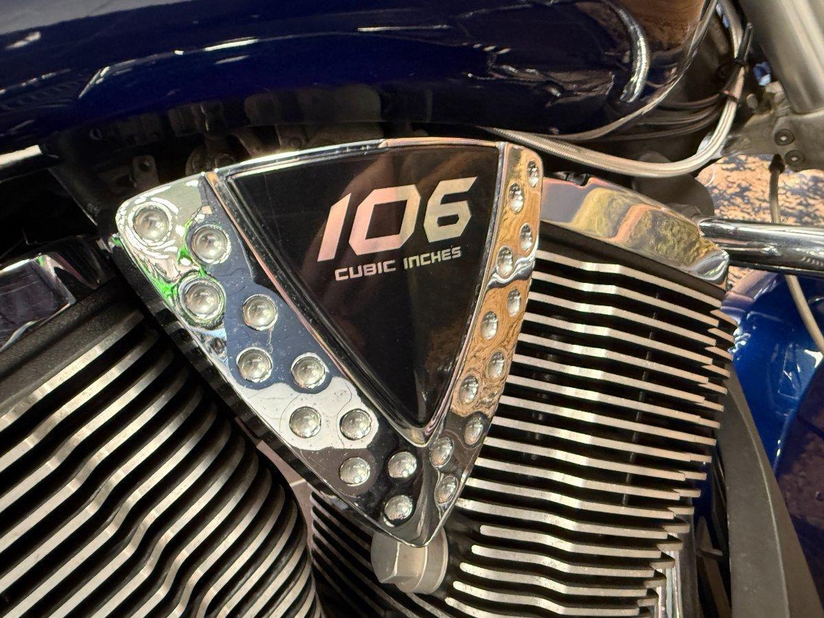 2011 VICTORY CROSS ROADS CRUISER