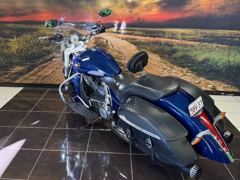 2011 VICTORY CROSS ROADS CRUISER