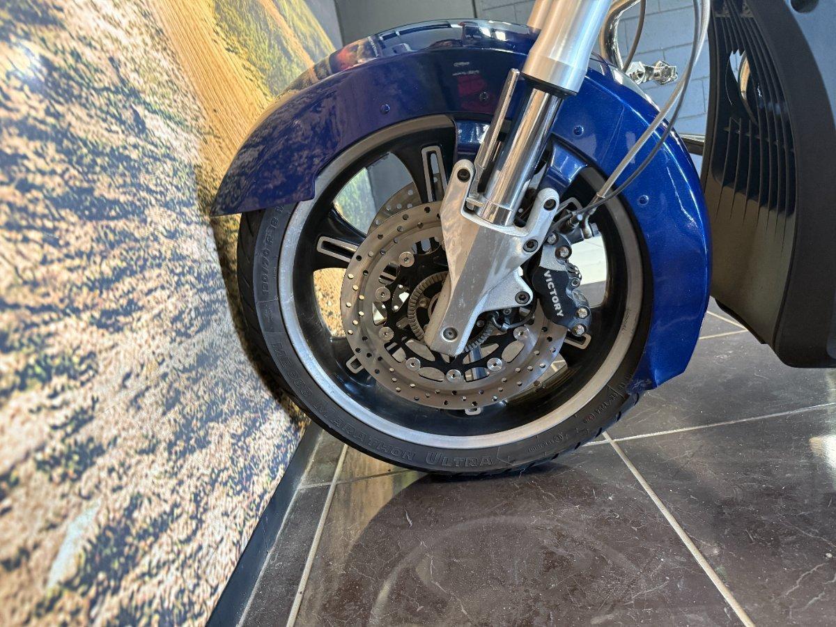 2011 VICTORY CROSS ROADS CRUISER