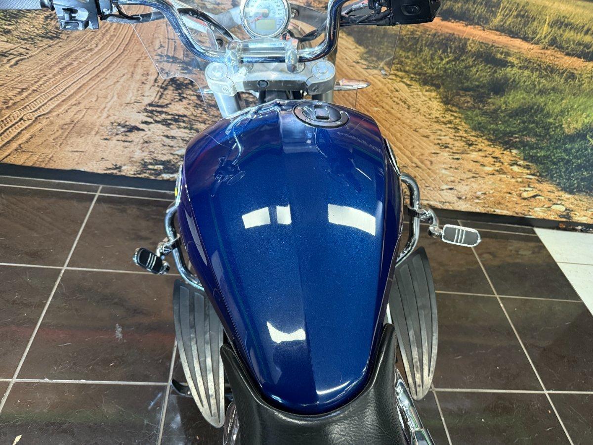 2011 VICTORY CROSS ROADS CRUISER