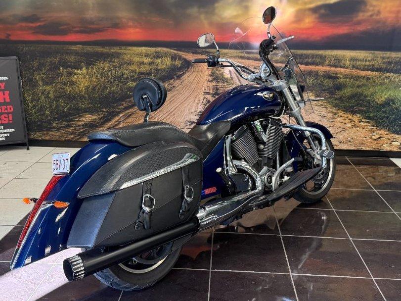 2011 VICTORY CROSS ROADS CRUISER