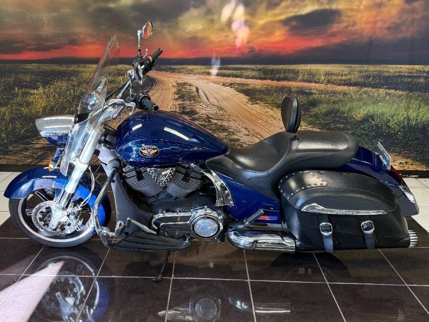 2011 VICTORY CROSS ROADS CRUISER