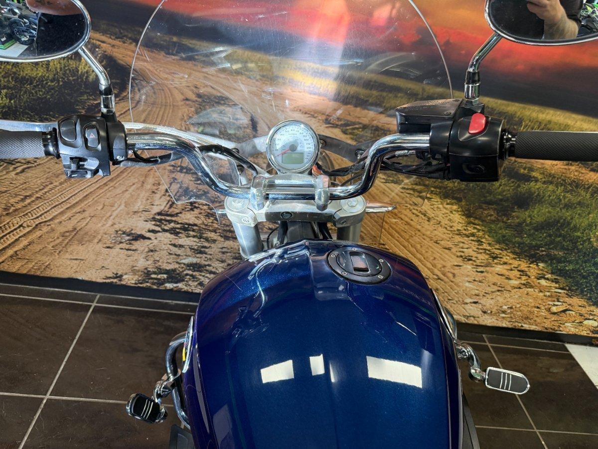 2011 VICTORY CROSS ROADS CRUISER