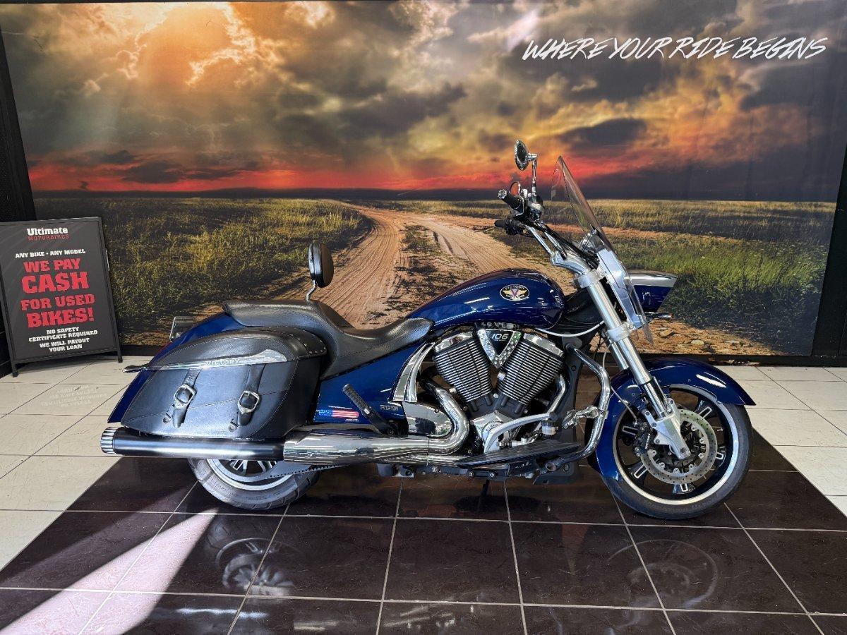 2011 VICTORY CROSS ROADS CRUISER