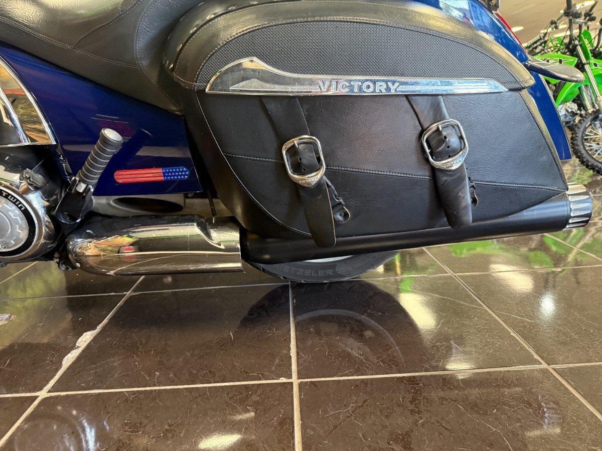 2011 VICTORY CROSS ROADS CRUISER