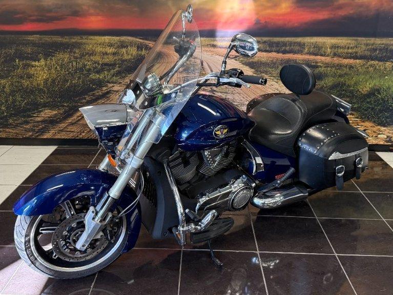 2011 VICTORY CROSS ROADS CRUISER
