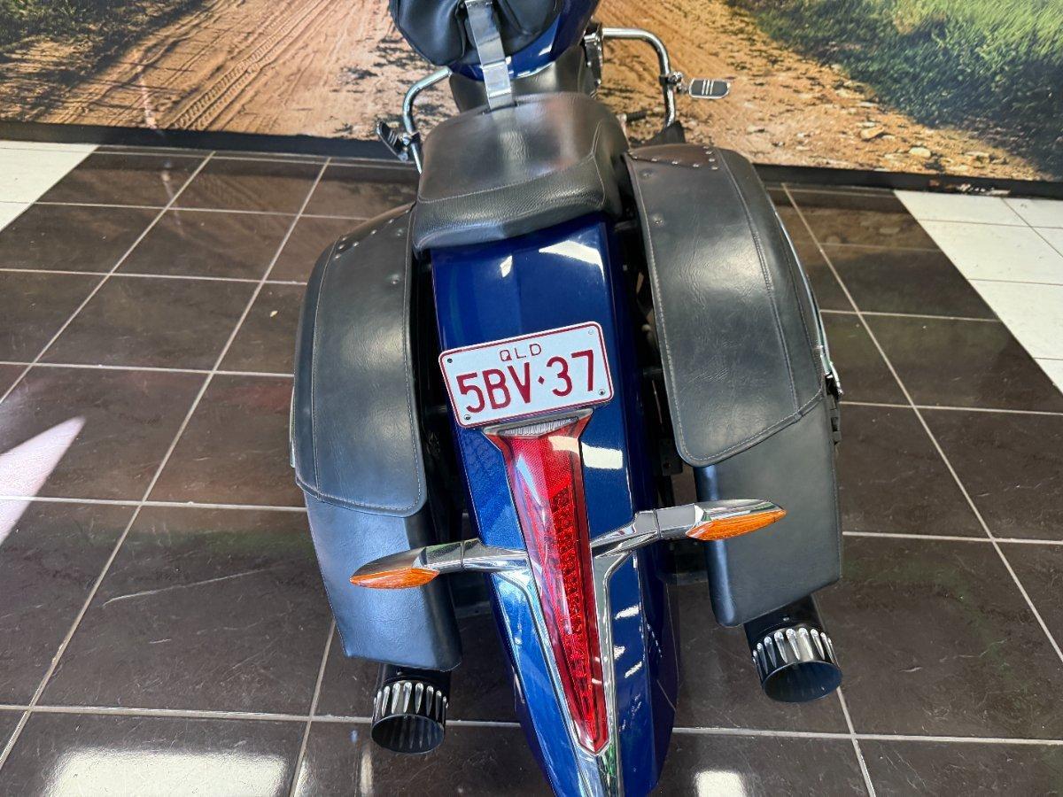 2011 VICTORY CROSS ROADS CRUISER