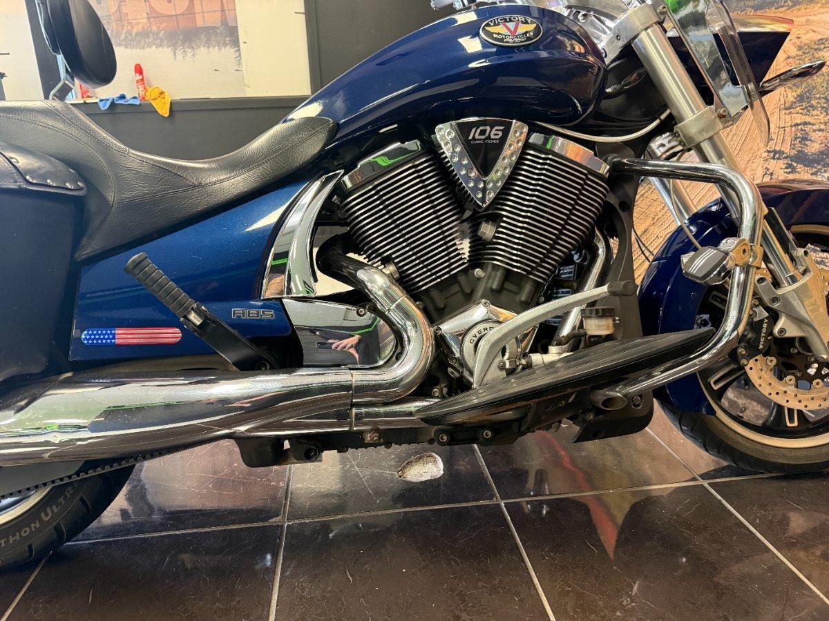 2011 VICTORY CROSS ROADS CRUISER