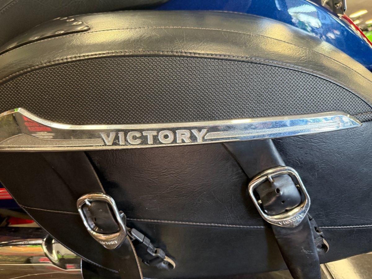 2011 VICTORY CROSS ROADS CRUISER
