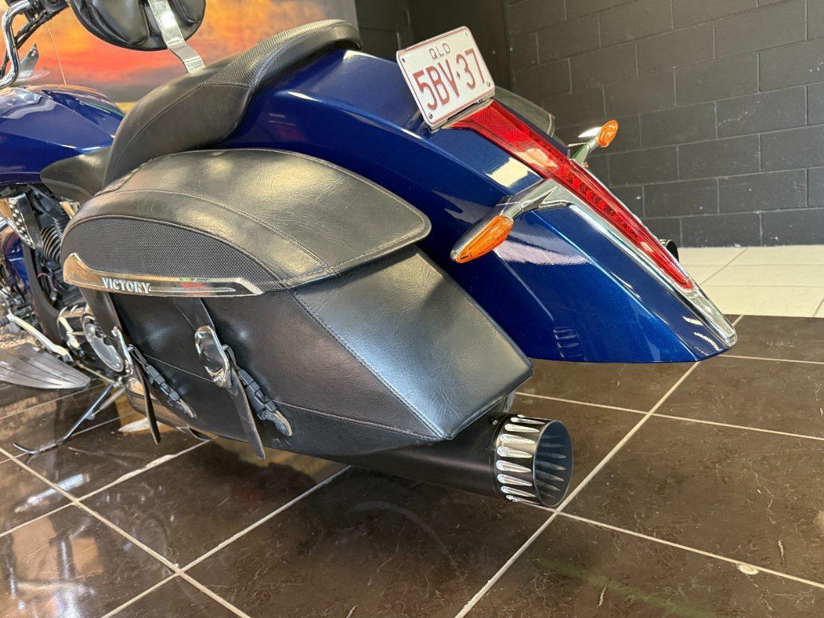 2011 VICTORY CROSS ROADS CRUISER