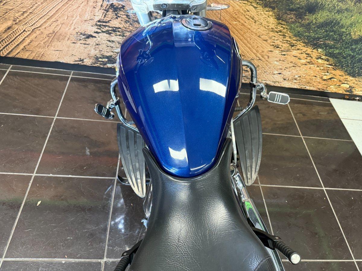 2011 VICTORY CROSS ROADS CRUISER