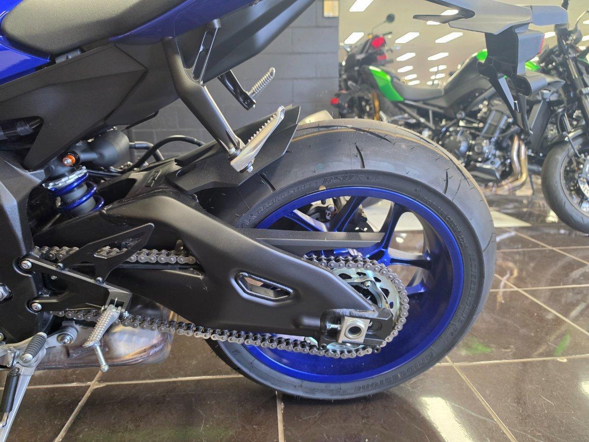 2025 YAMAHA YZF-R1 SPORTS
