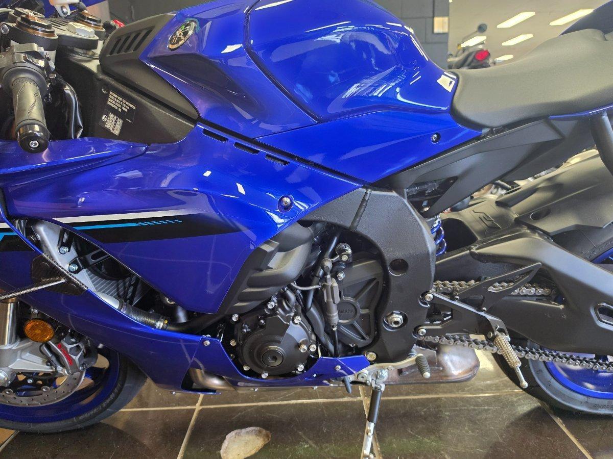 2025 YAMAHA YZF-R1 SPORTS