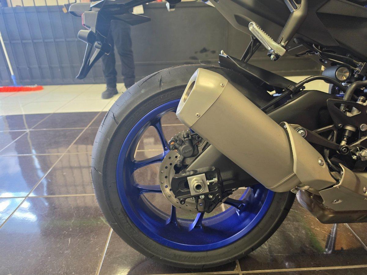 2025 YAMAHA YZF-R1 SPORTS