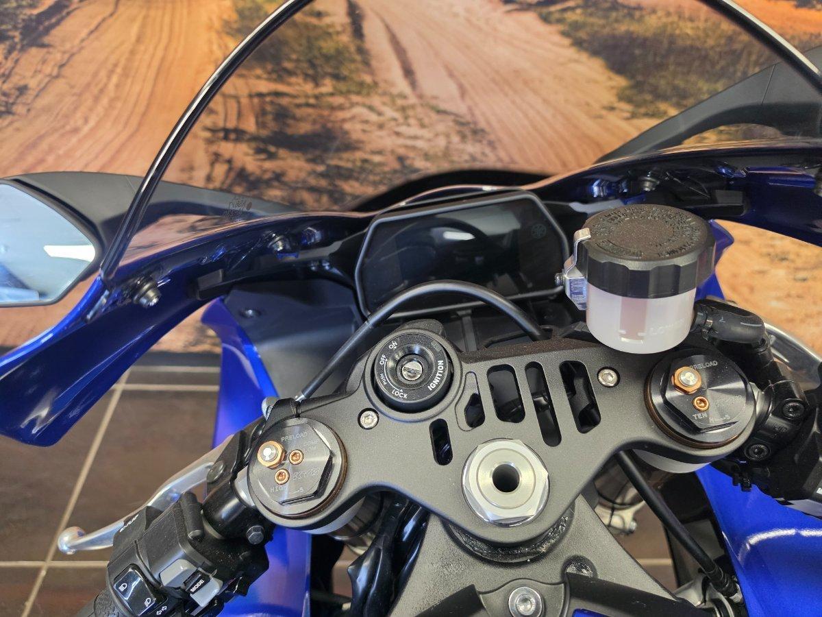 2025 YAMAHA YZF-R1 SPORTS