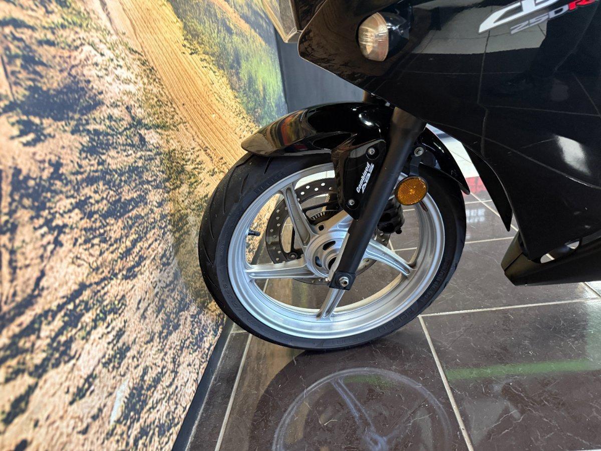 2011 HONDA CBR250R SPORTS