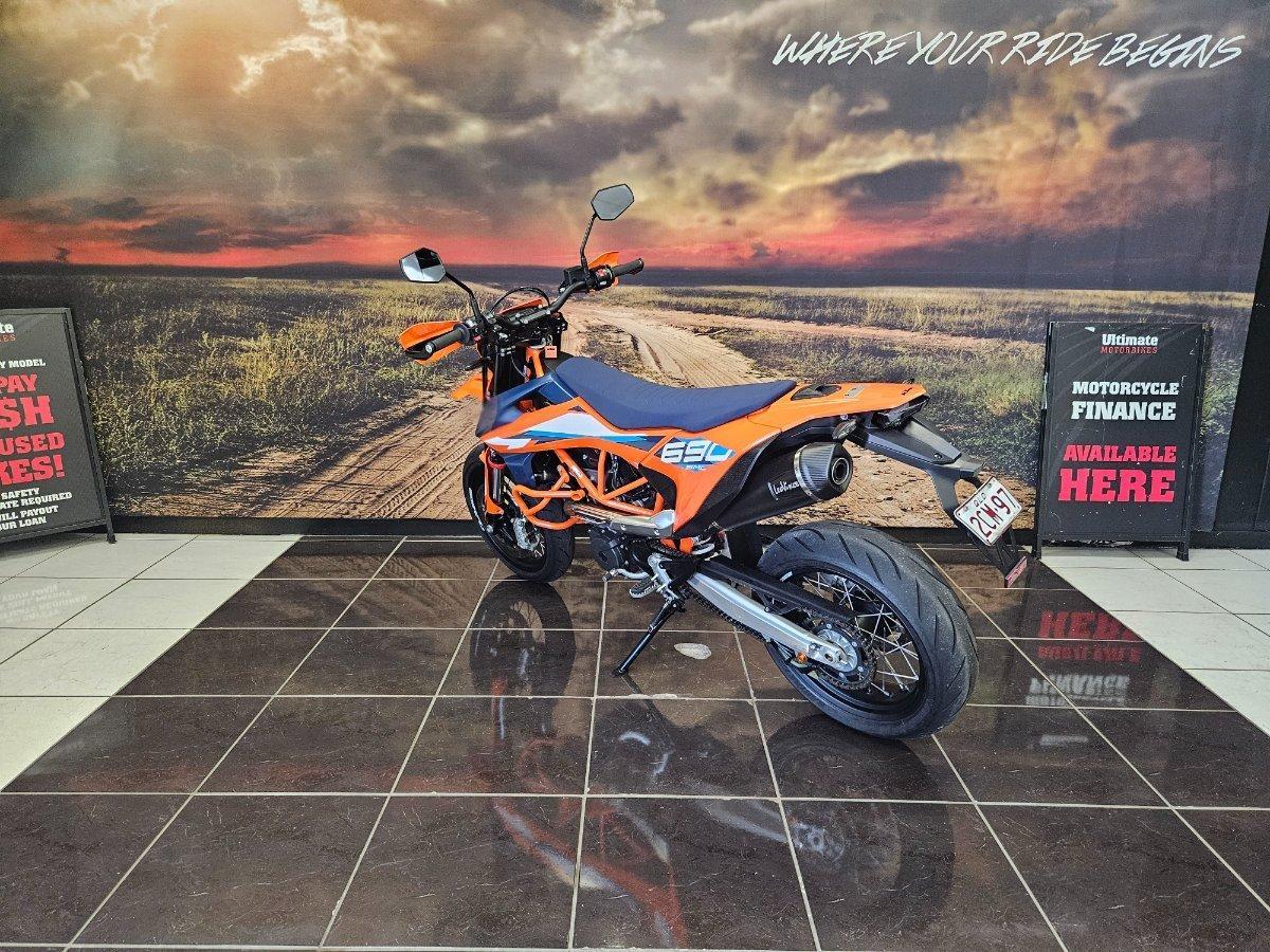 2024 KTM 690 SMC R SUPERMOTARD