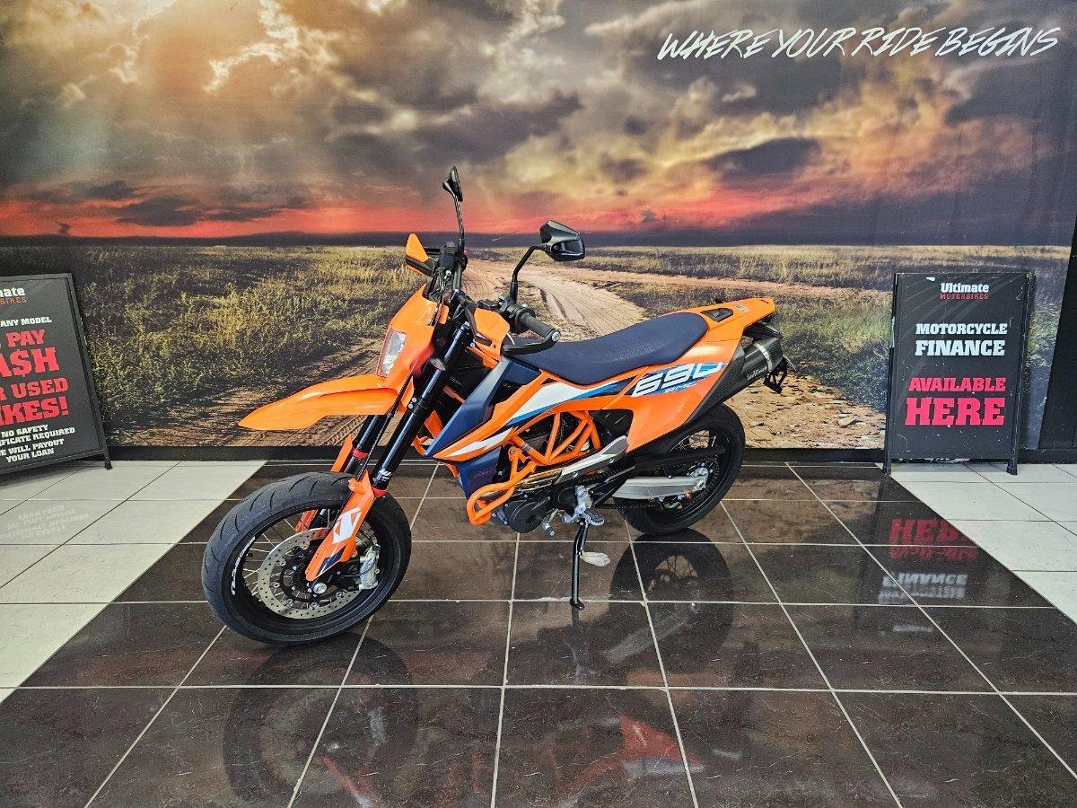 2024 KTM 690 SMC R SUPERMOTARD