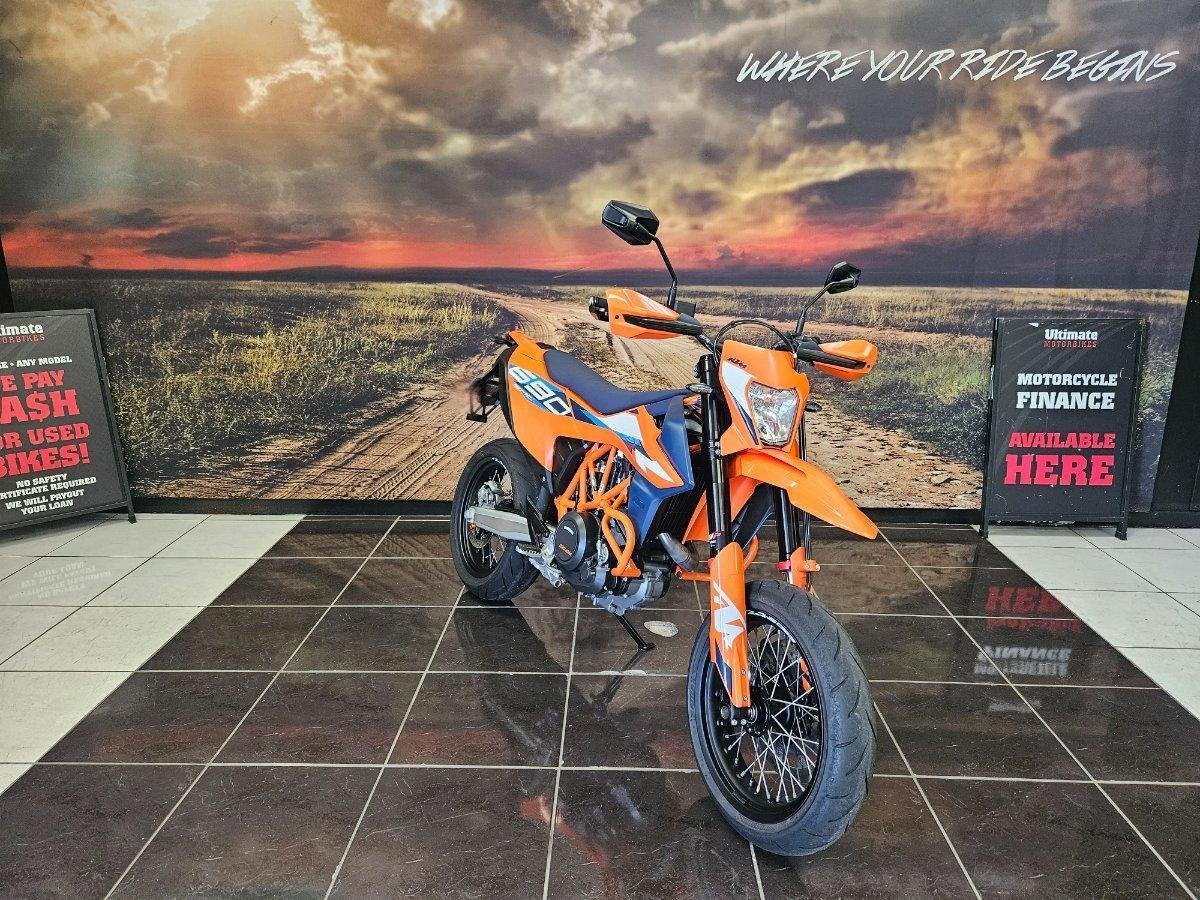 2024 KTM 690 SMC R SUPERMOTARD