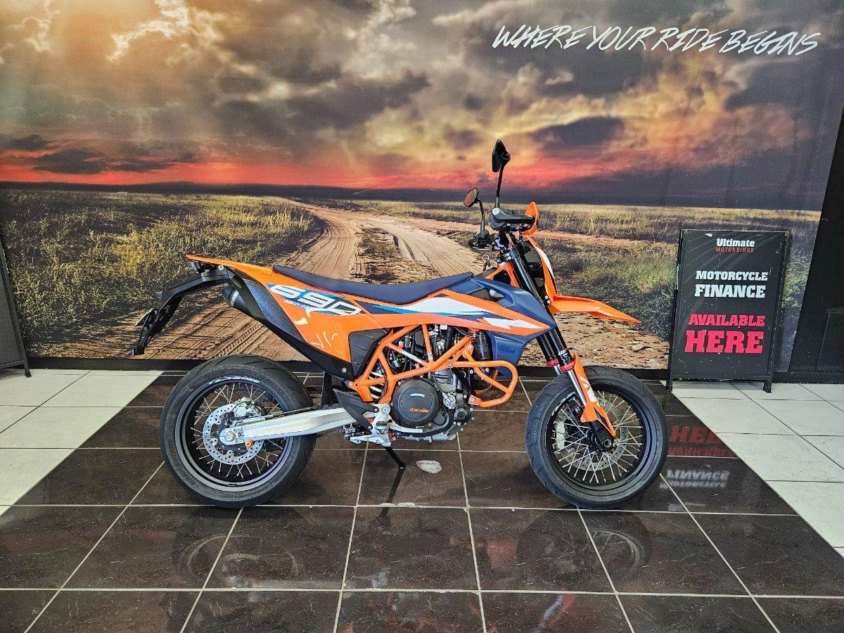 2024 KTM 690 SMC R SUPERMOTARD