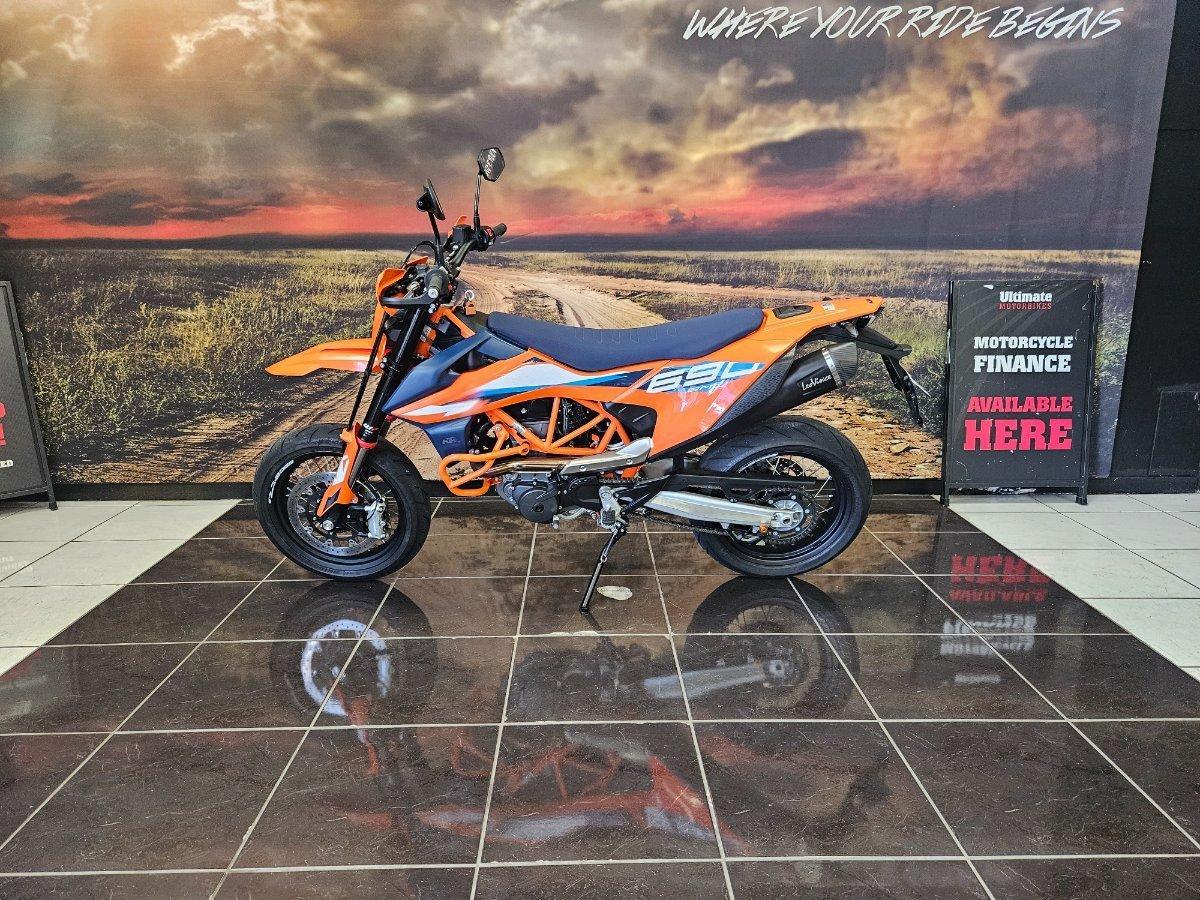 2024 KTM 690 SMC R SUPERMOTARD