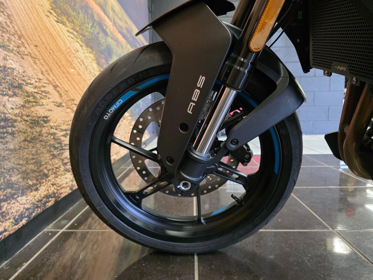2025 CF MOTO 450 NK ROAD