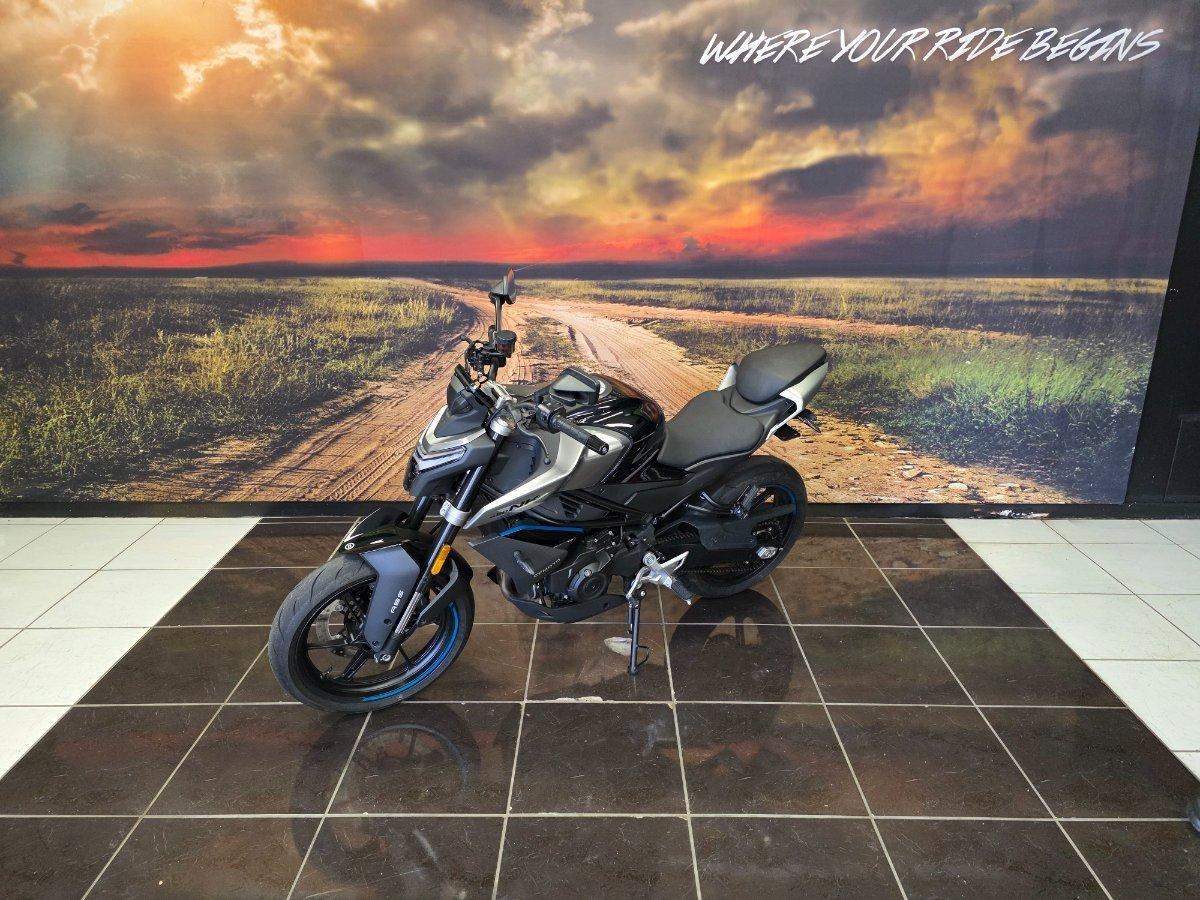 2025 CF MOTO 450 NK ROAD