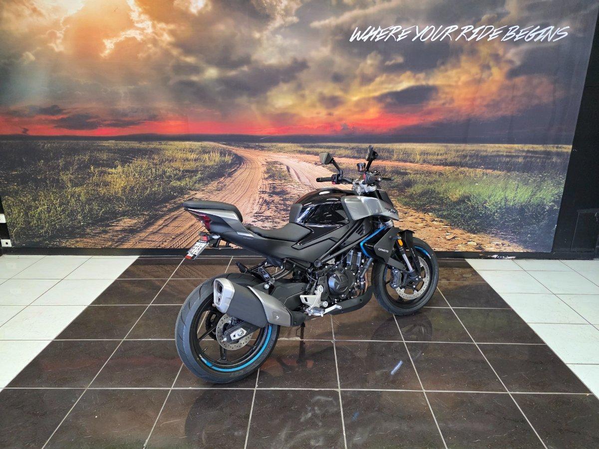 2025 CF MOTO 450 NK ROAD