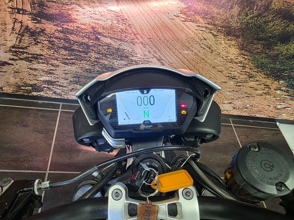 2017 TRIUMPH STREET TRIPLE RS ROAD