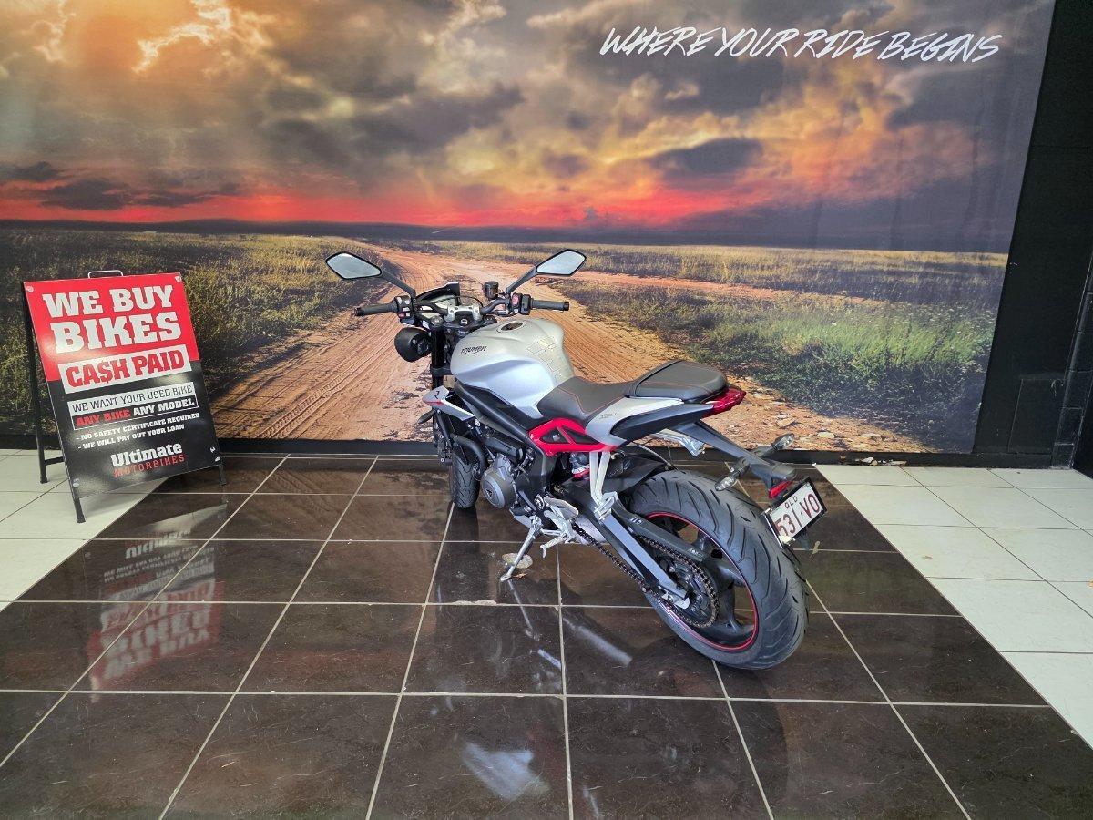2017 TRIUMPH STREET TRIPLE RS ROAD