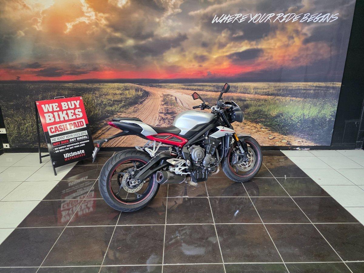 2017 TRIUMPH STREET TRIPLE RS ROAD
