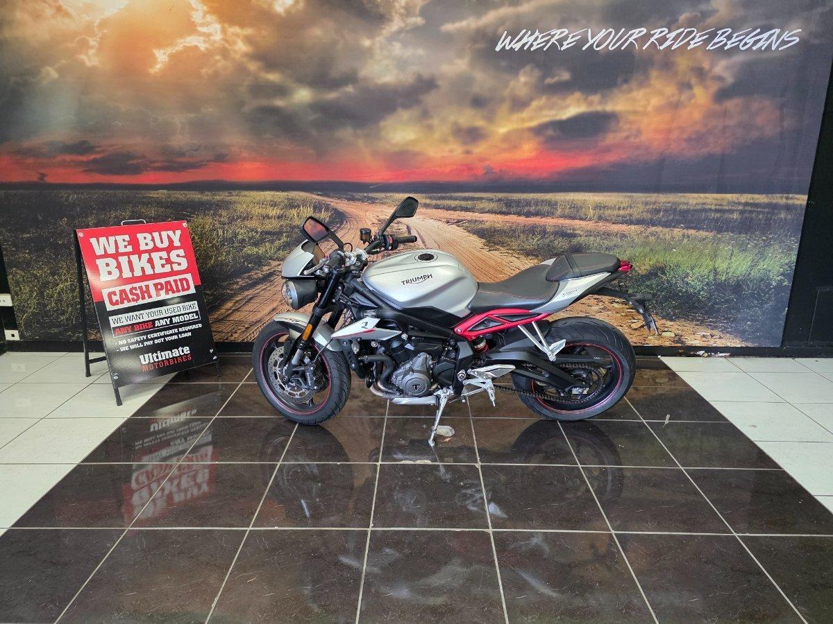 2017 TRIUMPH STREET TRIPLE RS ROAD